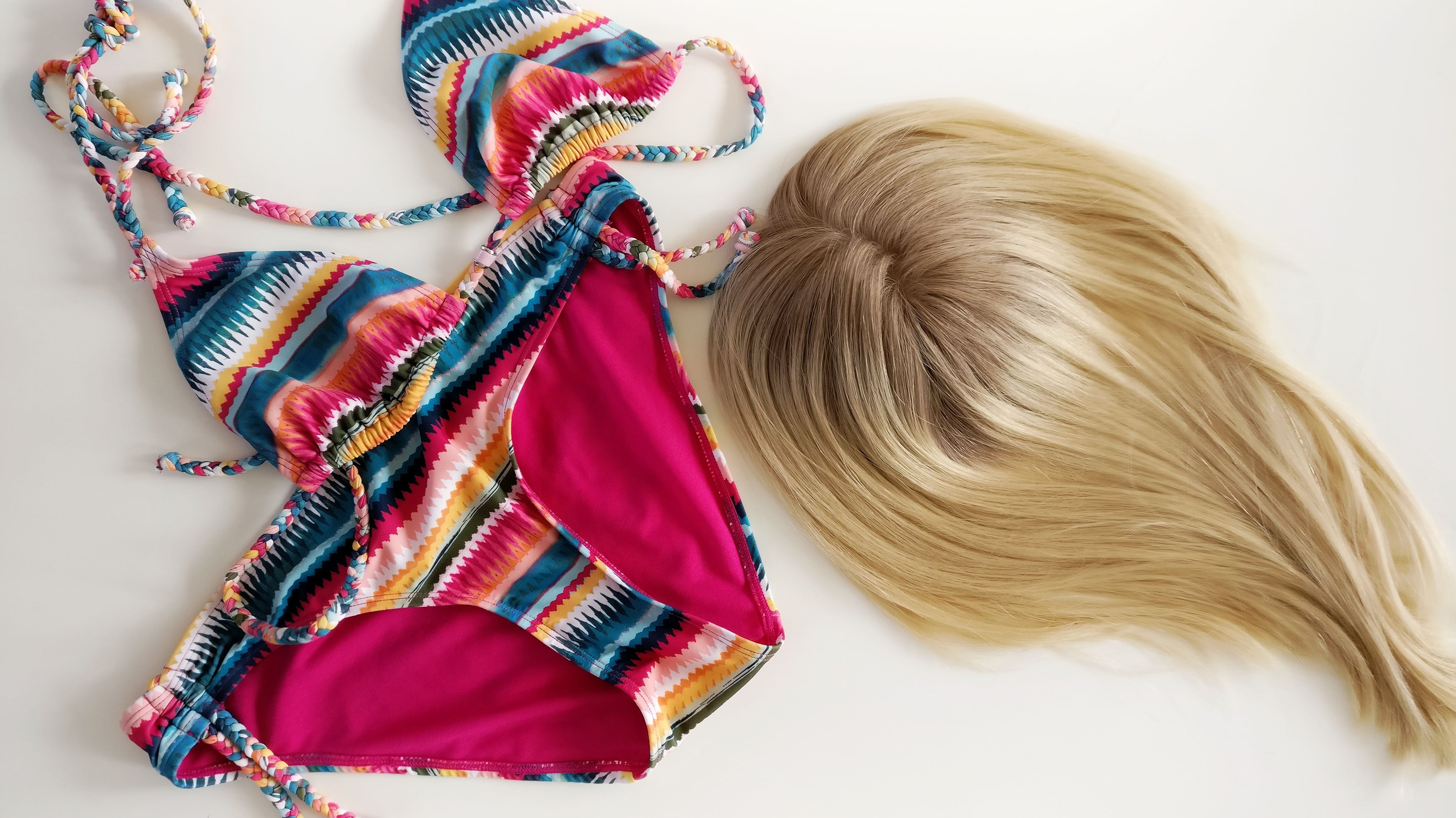 Mit Haarteil in den Strandurlaub: Das müsst ihr beachten