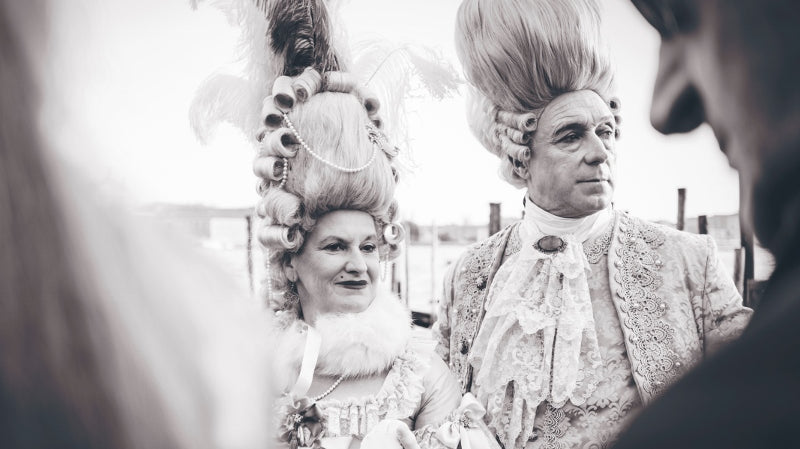 Sag mal, trägst du eine Perücke?