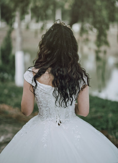 Bridal hairstyle despite hair loss - how to get a lion's mane